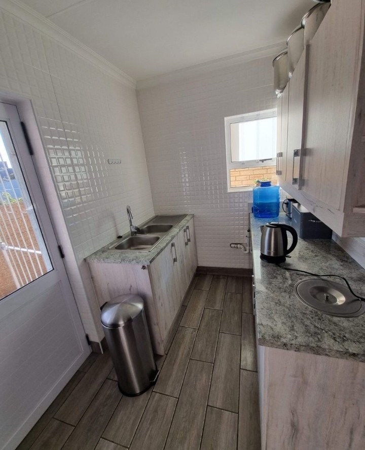 To Let 3 Bedroom Property for Rent in Wavecrest Eastern Cape